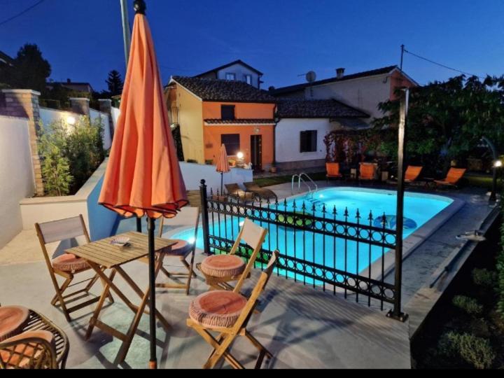 Luanas Rooms With Istrian Touch Buzet Luaran gambar